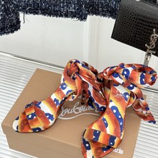 ChristinLouboutin/CL26WF新品彩色真丝蝴蝶结绑带高跟凉鞋把春日繁花揉进真丝里彩色缎 ChristinLouboutin/CL26WF新品彩色真丝蝴蝶结绑带高跟凉鞋把春日繁花揉进真丝里彩色缎