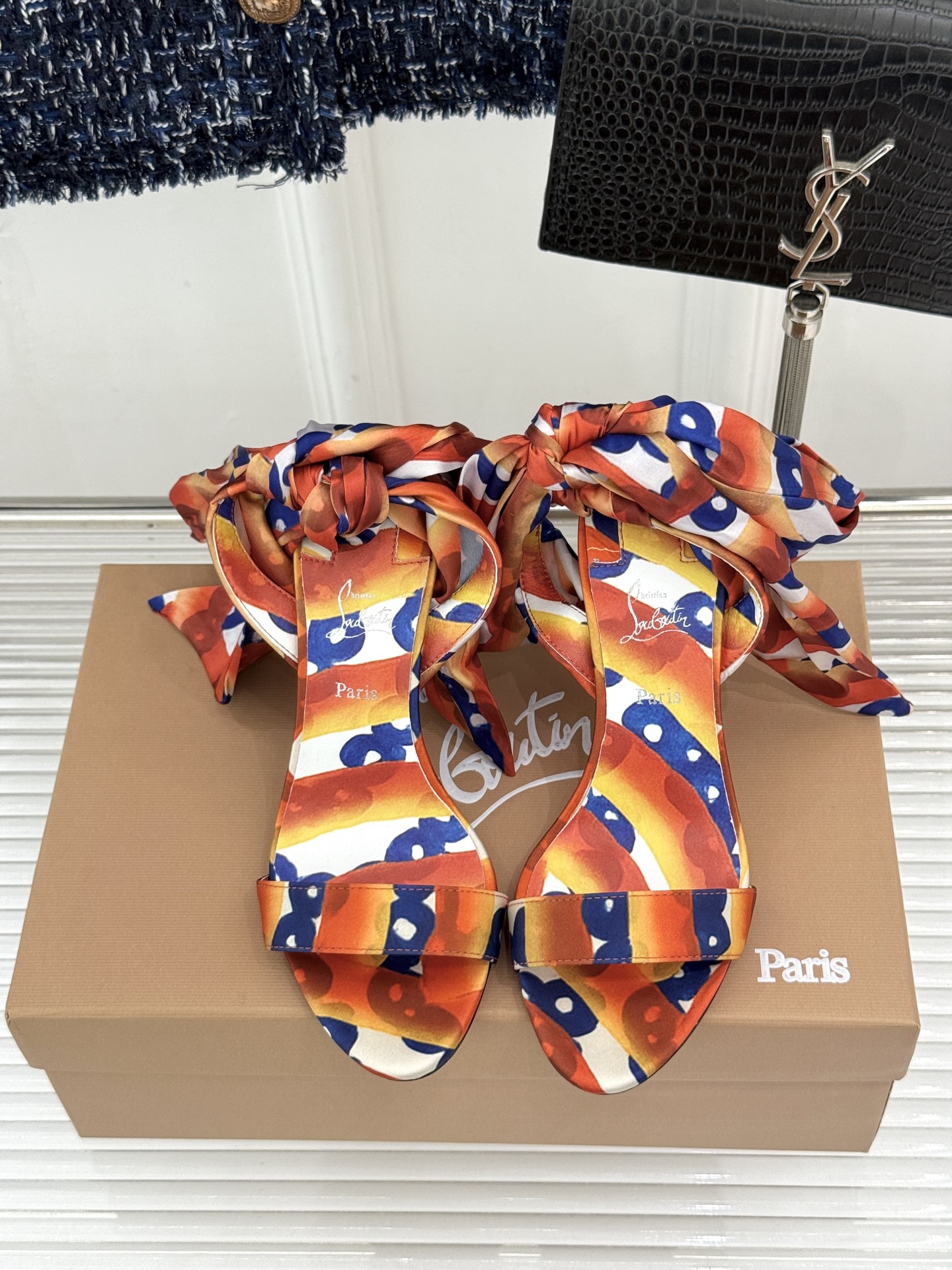 ChristinLouboutin/CL26WF新品彩色真丝蝴蝶结绑带高跟凉鞋把春日繁花揉进真丝里彩色缎 ChristinLouboutin/CL26WF新品彩色真丝蝴蝶结绑带高跟凉鞋把春日繁花揉进真丝里彩色缎