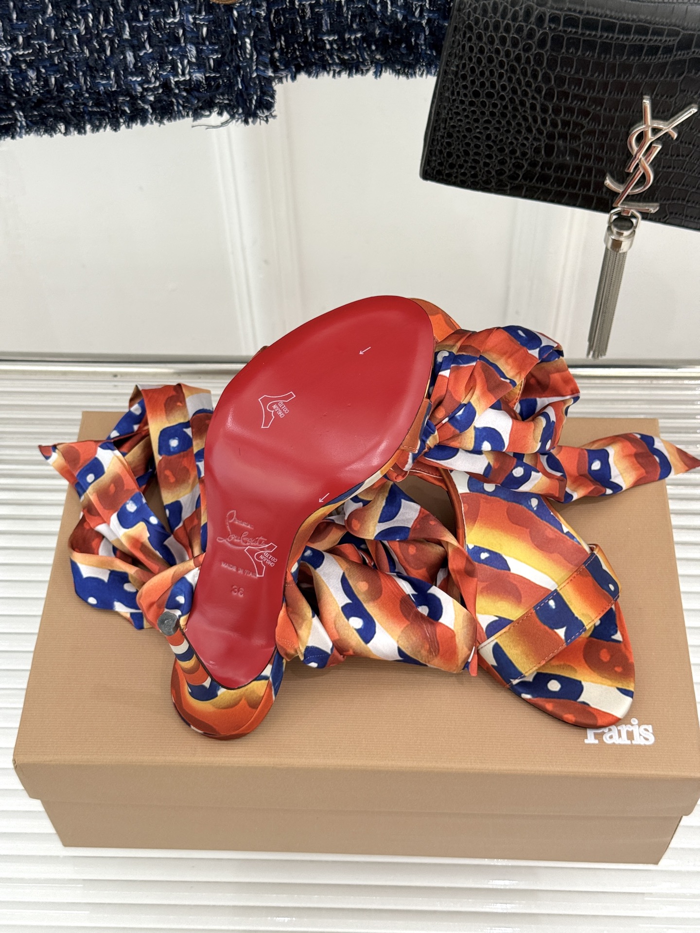 ChristinLouboutin/CL26WF新品彩色真丝蝴蝶结绑带高跟凉鞋把春日繁花揉进真丝里彩色缎 ChristinLouboutin/CL26WF新品彩色真丝蝴蝶结绑带高跟凉鞋把春日繁花揉进真丝里彩色缎