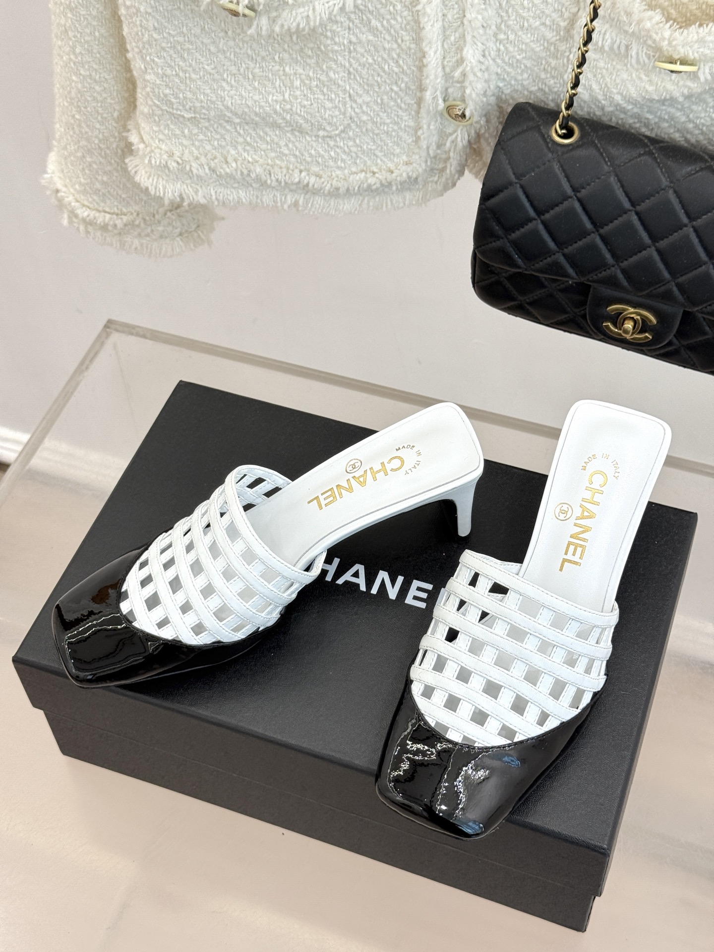 CHANE*|小香26M度假系列走秀镂空编织方头粗跟拖鞋小香26M走秀度假款镂空编织晕染海滨气息双C徽标 CHANE*|小香26M度假系列走秀镂空编织方头粗跟拖鞋小香26M走秀度假款镂空编织晕染海滨气息双C徽标