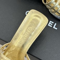 CHANE*|小香26M度假系列走秀镂空编织方头粗跟拖鞋小香26M走秀度假款镂空编织晕染海滨气息双C徽标 CHANE*|小香26M度假系列走秀镂空编织方头粗跟拖鞋小香26M走秀度假款镂空编织晕染海滨气息双C徽标