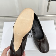 phoebe 26WF新品极简褶皱收边猫跟单鞋极简女王的温柔笔触褶皱收边藏着克制美学4.5cm猫跟踩出优 phoebe 26WF新品极简褶皱收边猫跟单鞋极简女王的温柔笔触褶皱收边藏着克制美学4.5cm猫跟踩出优