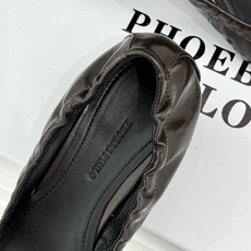 phoebe 26WF新品极简褶皱收边猫跟单鞋极简女王的温柔笔触褶皱收边藏着克制美学4.5cm猫跟踩出优 phoebe 26WF新品极简褶皱收边猫跟单鞋极简女王的温柔笔触褶皱收边藏着克制美学4.5cm猫跟踩出优