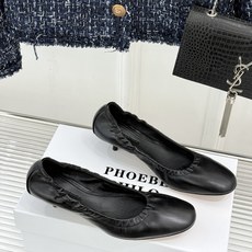 phoebe 26WF新品极简褶皱收边猫跟单鞋极简女王的温柔笔触褶皱收边藏着克制美学4.5cm猫跟踩出优 phoebe 26WF新品极简褶皱收边猫跟单鞋极简女王的温柔笔触褶皱收边藏着克制美学4.5cm猫跟踩出优