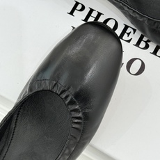 phoebe 26WF新品极简褶皱收边猫跟单鞋极简女王的温柔笔触褶皱收边藏着克制美学4.5cm猫跟踩出优 phoebe 26WF新品极简褶皱收边猫跟单鞋极简女王的温柔笔触褶皱收边藏着克制美学4.5cm猫跟踩出优
