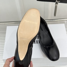 phoebe 26WF新品极简褶皱收边猫跟单鞋极简女王的温柔笔触褶皱收边藏着克制美学4.5cm猫跟踩出优 phoebe 26WF新品极简褶皱收边猫跟单鞋极简女王的温柔笔触褶皱收边藏着克制美学4.5cm猫跟踩出优