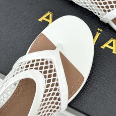 ALAÏA/阿莱亚26WF新品复古网面夹脚凉鞋阿莱亚26WF终章之作复古网面重绎经典美学菱格镂空织就呼吸 ALAÏA/阿莱亚26WF新品复古网面夹脚凉鞋阿莱亚26WF终章之作复古网面重绎经典美学菱格镂空织就呼吸