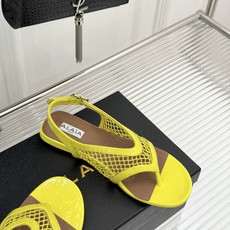 ALAÏA/阿莱亚26WF新品复古网面夹脚凉鞋阿莱亚26WF终章之作复古网面重绎经典美学菱格镂空织就呼吸 ALAÏA/阿莱亚26WF新品复古网面夹脚凉鞋阿莱亚26WF终章之作复古网面重绎经典美学菱格镂空织就呼吸