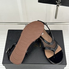 ALAÏA/阿莱亚26WF新品复古网面夹脚凉鞋阿莱亚26WF终章之作复古网面重绎经典美学菱格镂空织就呼吸 ALAÏA/阿莱亚26WF新品复古网面夹脚凉鞋阿莱亚26WF终章之作复古网面重绎经典美学菱格镂空织就呼吸