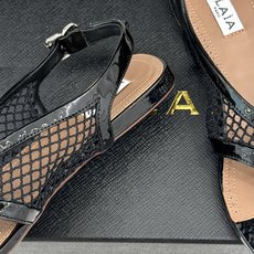 ALAÏA/阿莱亚26WF新品复古网面夹脚凉鞋阿莱亚26WF终章之作复古网面重绎经典美学菱格镂空织就呼吸 ALAÏA/阿莱亚26WF新品复古网面夹脚凉鞋阿莱亚26WF终章之作复古网面重绎经典美学菱格镂空织就呼吸