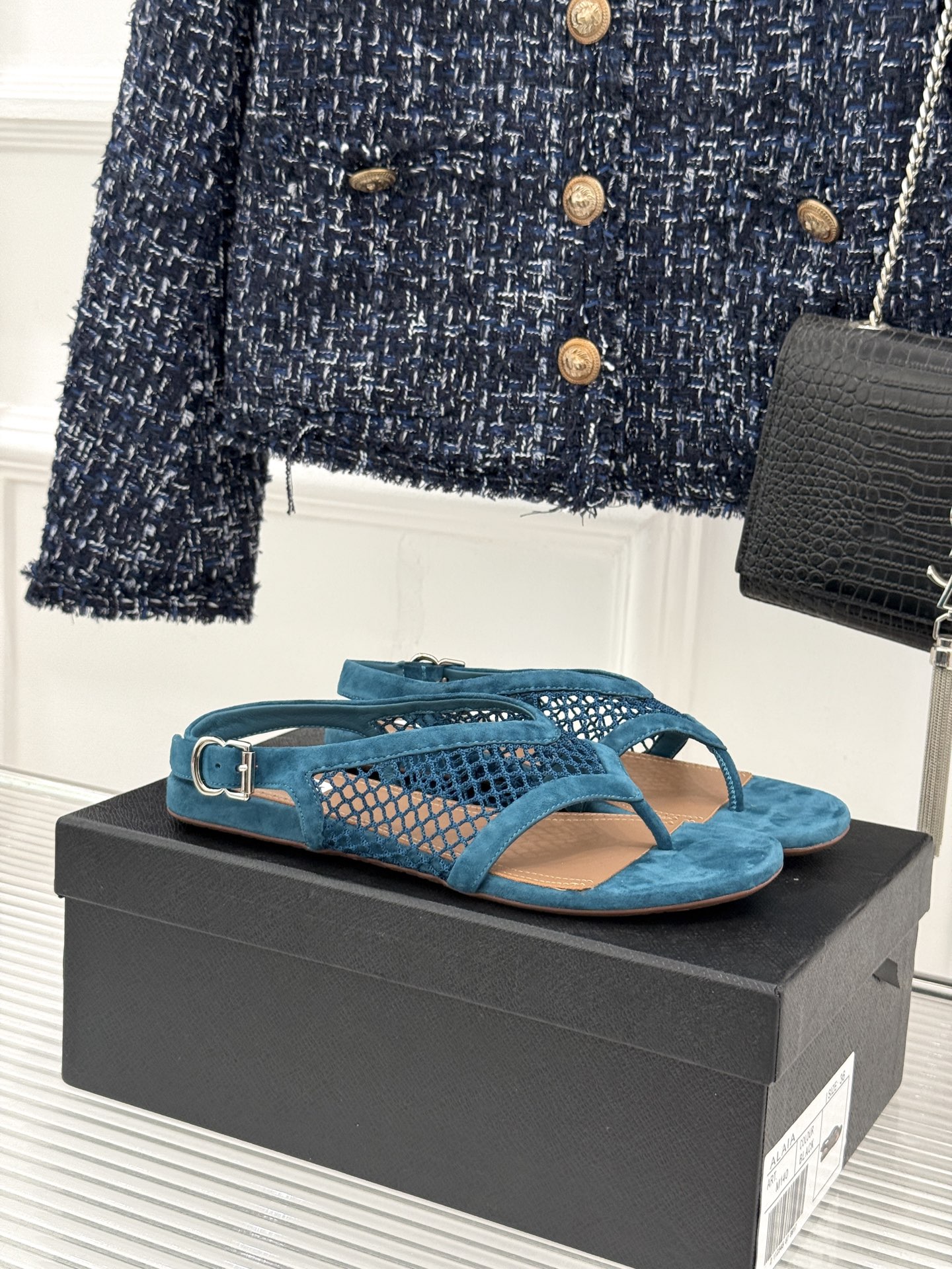 ALAÏA/阿莱亚26WF新品复古网面夹脚凉鞋阿莱亚26WF终章之作复古网面重绎经典美学菱格镂空织就呼吸