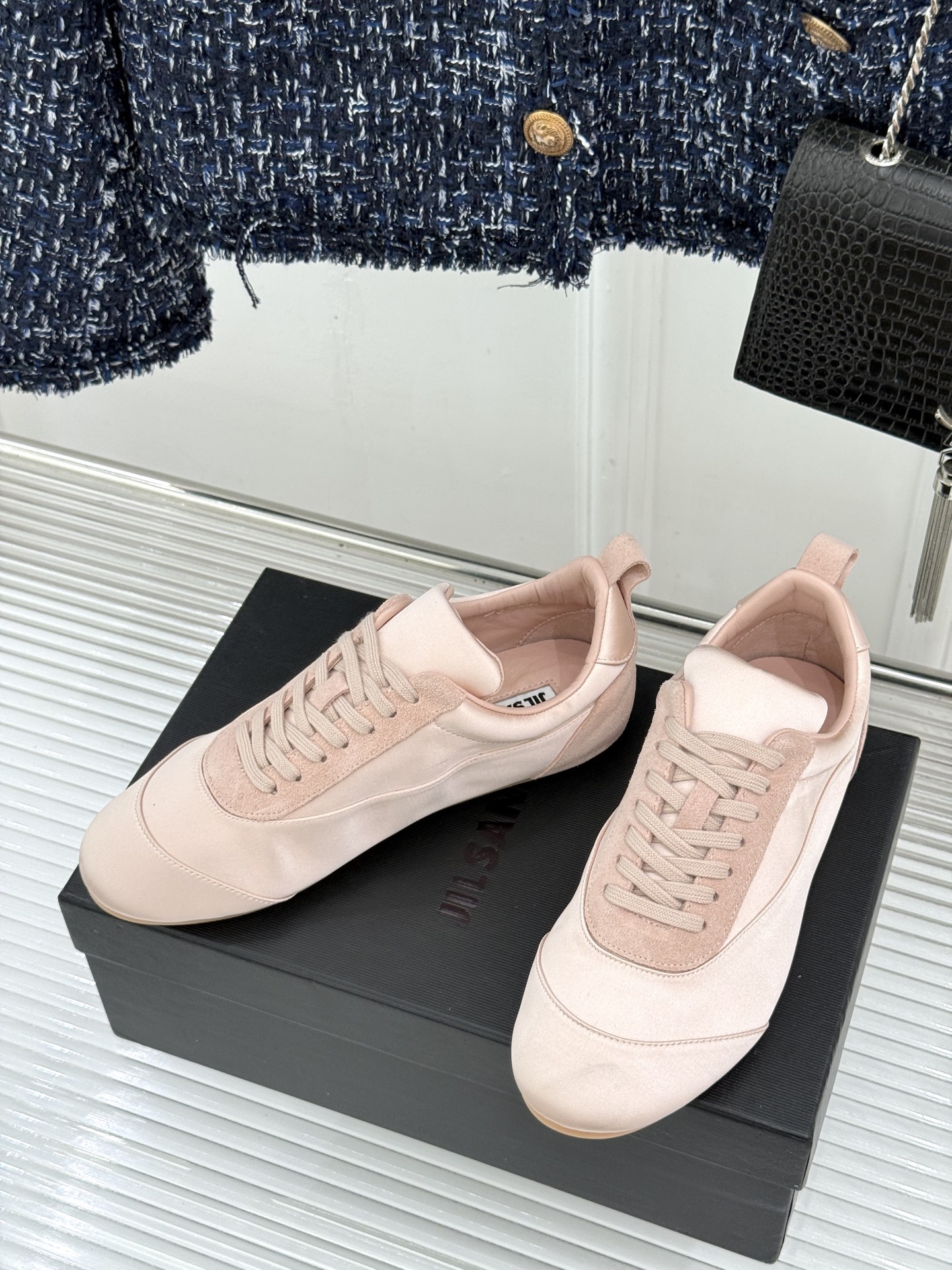 Jil Sander/吉尔桑达极26WF新品复古真丝芭蕾休闲德训鞋阿甘鞋 真丝与运动的温柔邂逅复古芭蕾融 Jil Sander/吉尔桑达极26WF新品复古真丝芭蕾休闲德训鞋阿甘鞋 真丝与运动的温柔邂逅复古芭蕾融