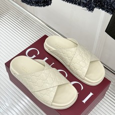 Gucci/古驰26WF新品双G压花交叉带休闲拖鞋双G压花经典永不过时交叉带自带慵懒松弛感小羊皮软到不像 Gucci/古驰26WF新品双G压花交叉带休闲拖鞋双G压花经典永不过时交叉带自带慵懒松弛感小羊皮软到不像