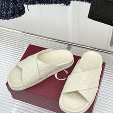 Gucci/古驰26WF新品双G压花交叉带休闲拖鞋双G压花经典永不过时交叉带自带慵懒松弛感小羊皮软到不像 Gucci/古驰26WF新品双G压花交叉带休闲拖鞋双G压花经典永不过时交叉带自带慵懒松弛感小羊皮软到不像