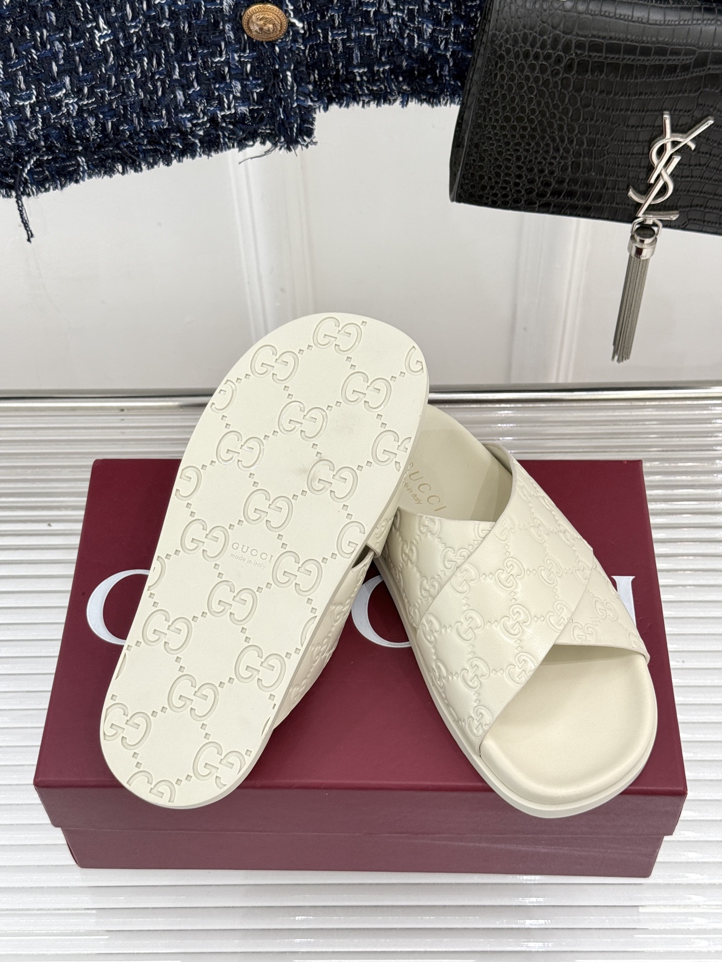 Gucci/古驰26WF新品双G压花交叉带休闲拖鞋双G压花经典永不过时交叉带自带慵懒松弛感小羊皮软到不像 Gucci/古驰26WF新品双G压花交叉带休闲拖鞋双G压花经典永不过时交叉带自带慵懒松弛感小羊皮软到不像