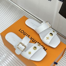 L*V驴家26WF新品金属扣方头平底拖鞋驴家春夏第一双本命拖方头线条利落又显贵经典金属扣闪着冷光Mono L*V驴家26WF新品金属扣方头平底拖鞋驴家春夏第一双本命拖方头线条利落又显贵经典金属扣闪着冷光Mono