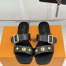 L*V驴家26WF新品金属扣方头平底拖鞋驴家春夏第一双本命拖方头线条利落又显贵经典金属扣闪着冷光Mono L*V驴家26WF新品金属扣方头平底拖鞋驴家春夏第一双本命拖方头线条利落又显贵经典金属扣闪着冷光Mono