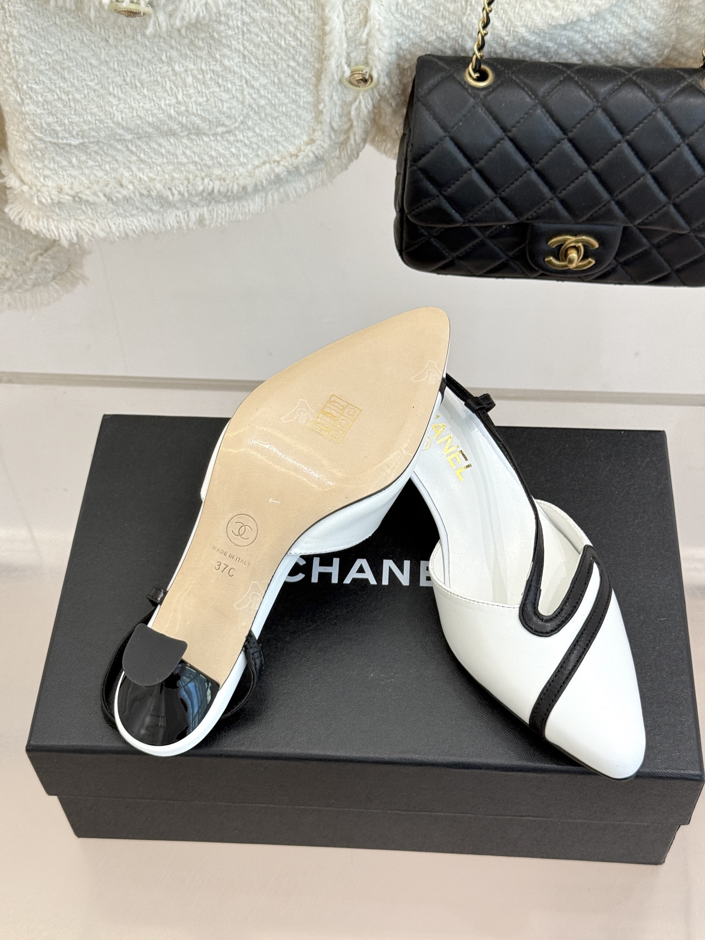 CHANE*｜小香26M新品走秀拼色尖头蛇形带高跟鞋凉鞋小香走秀惊艳款系列拼色尖头勾勒足间锋芒蛇形细带缠