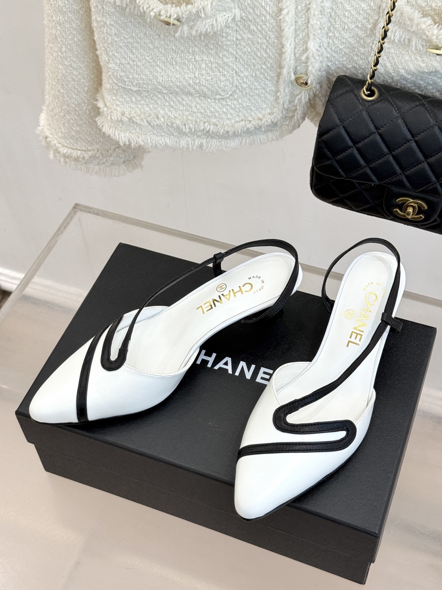 CHANE*｜小香26M新品走秀拼色尖头蛇形带高跟鞋凉鞋小香走秀惊艳款系列拼色尖头勾勒足间锋芒蛇形细带缠