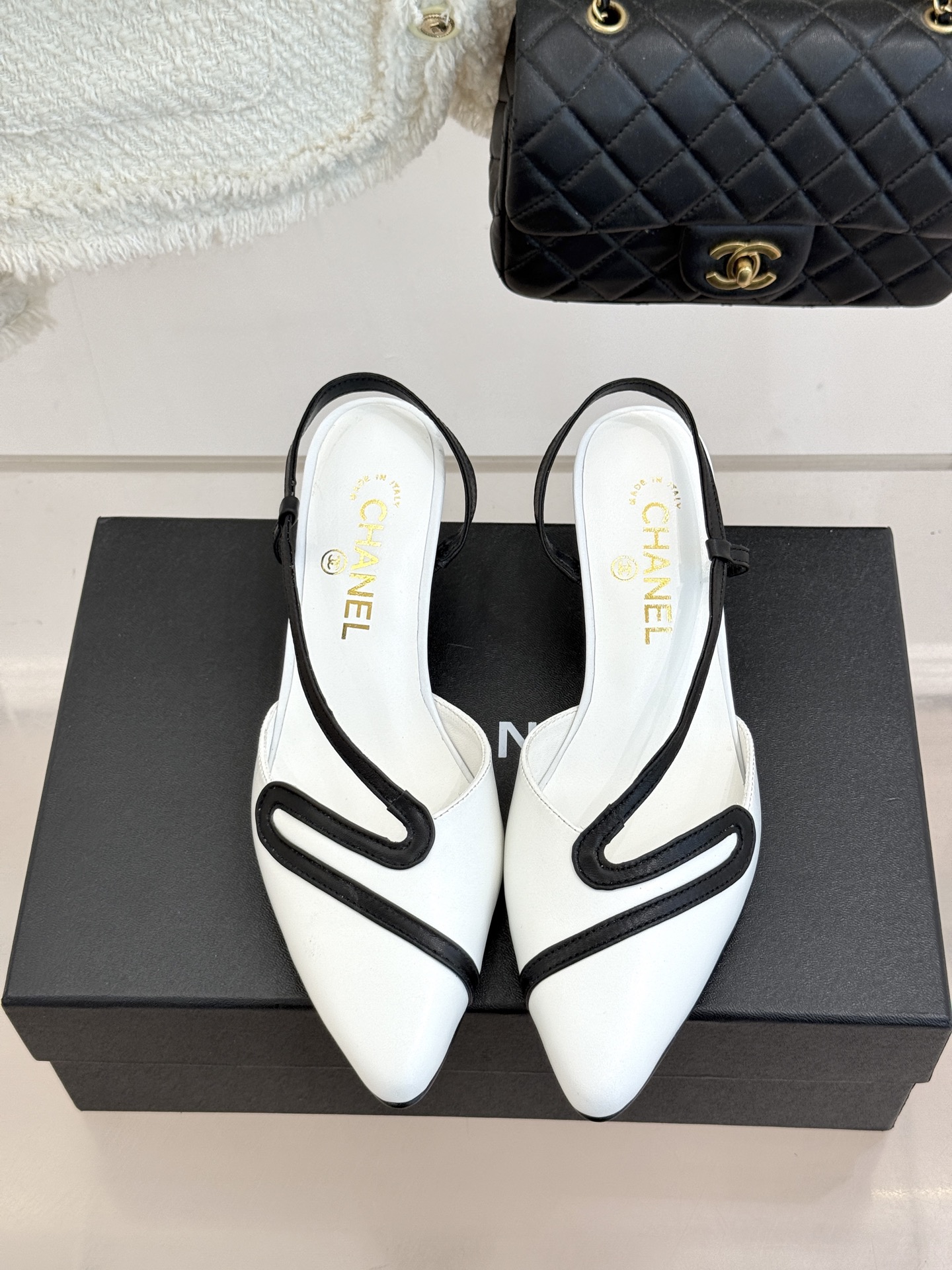 CHANE*｜小香26M新品走秀拼色尖头蛇形带高跟鞋凉鞋小香走秀惊艳款系列拼色尖头勾勒足间锋芒蛇形细带缠