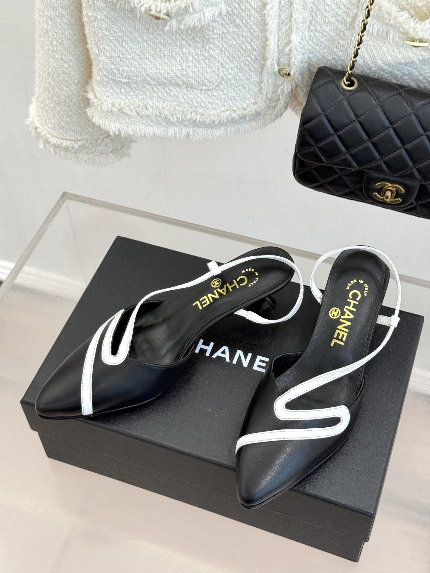 CHANE*｜小香26M新品走秀拼色尖头蛇形带高跟鞋凉鞋小香走秀惊艳款系列拼色尖头勾勒足间锋芒蛇形细带缠