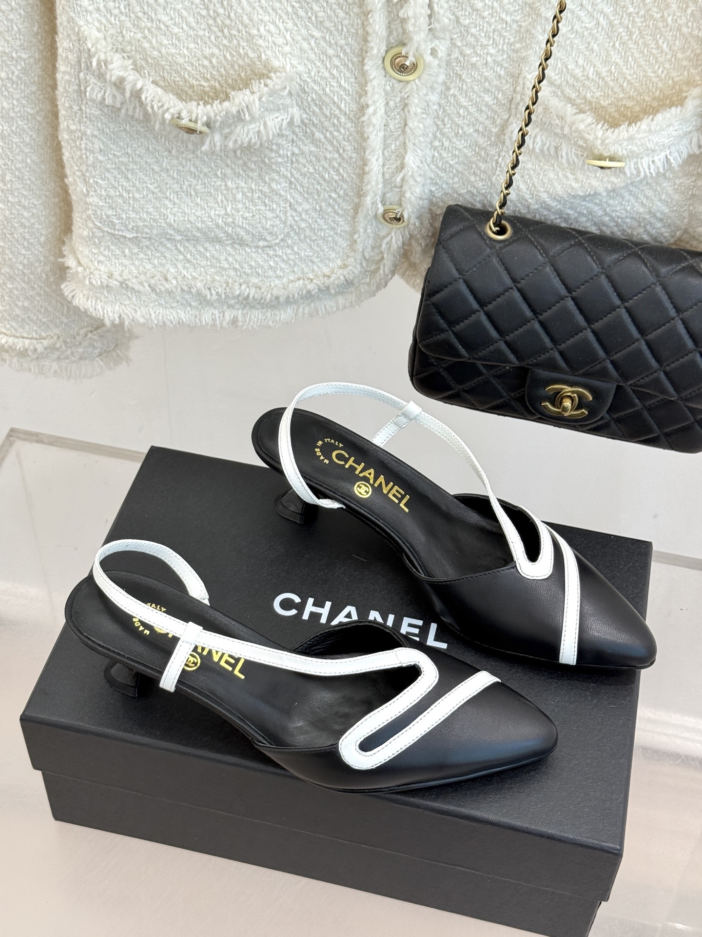 CHANE*｜小香26M新品走秀拼色尖头蛇形带高跟鞋凉鞋小香走秀惊艳款系列拼色尖头勾勒足间锋芒蛇形细带缠