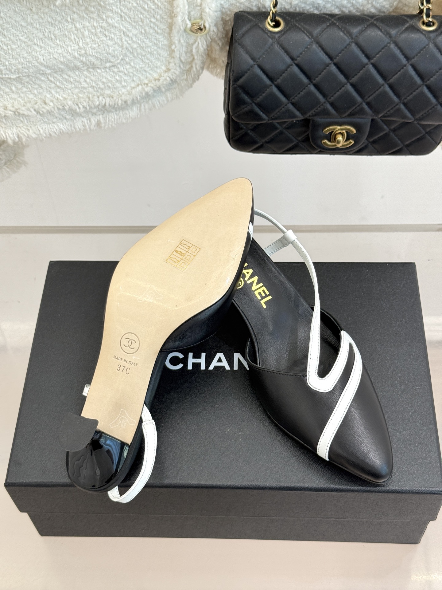 CHANE*｜小香26M新品走秀拼色尖头蛇形带高跟鞋凉鞋小香走秀惊艳款系列拼色尖头勾勒足间锋芒蛇形细带缠