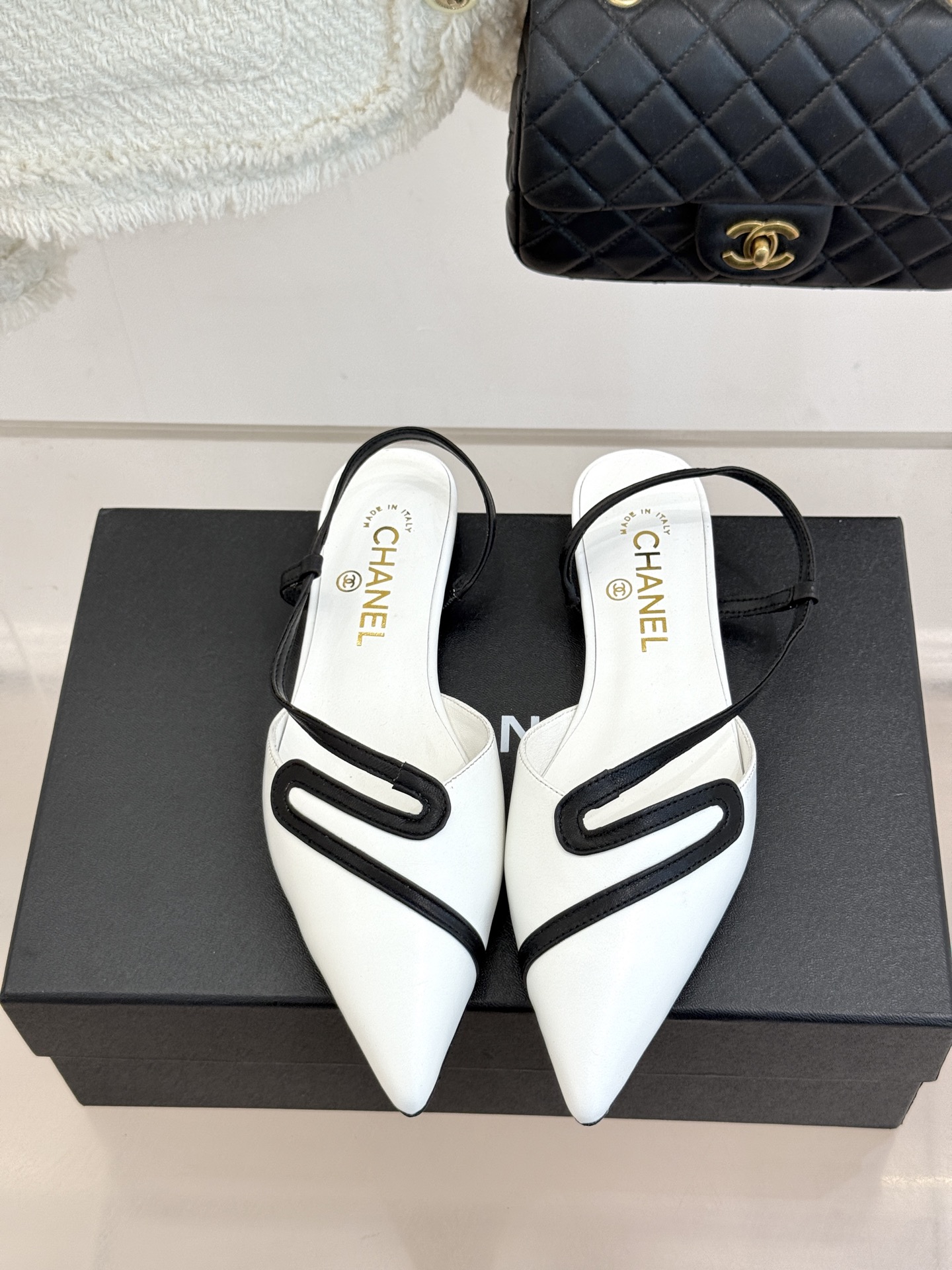 CHANE*｜小香26M新品走秀拼色尖头蛇形带高跟鞋凉鞋小香走秀惊艳款系列拼色尖头勾勒足间锋芒蛇形细带缠
