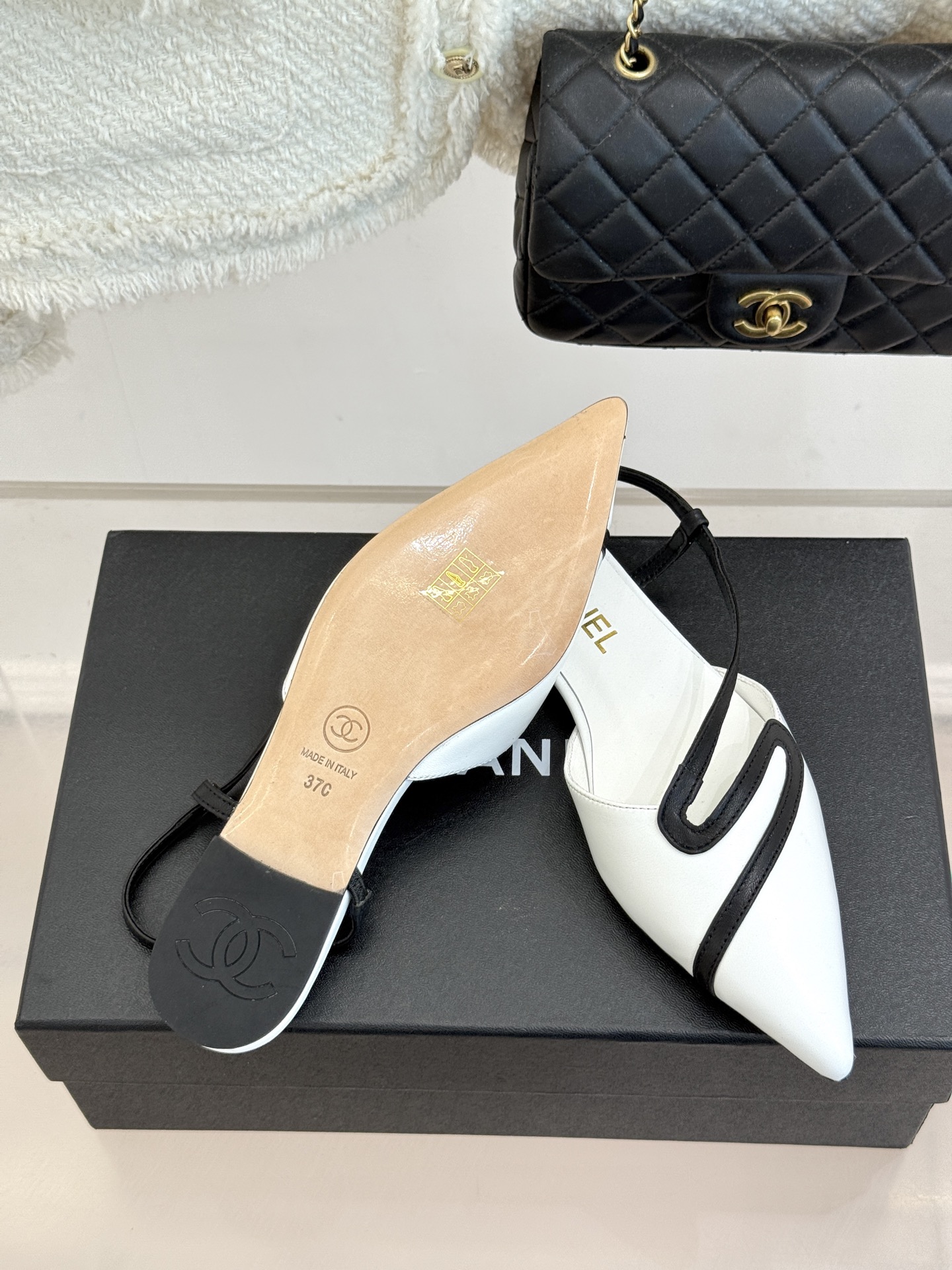CHANE*｜小香26M新品走秀拼色尖头蛇形带高跟鞋凉鞋小香走秀惊艳款系列拼色尖头勾勒足间锋芒蛇形细带缠