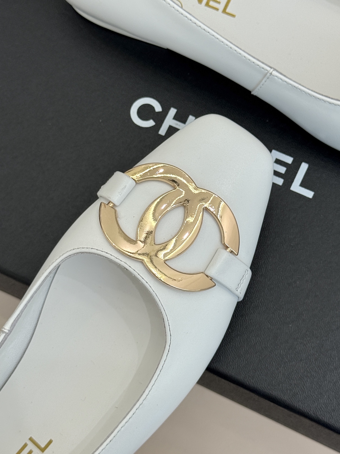 CHANE*｜小香26M新品走秀金属大双C扣方头平底单鞋Chanel 走秀金属大双C单鞋小香系列走秀王炸