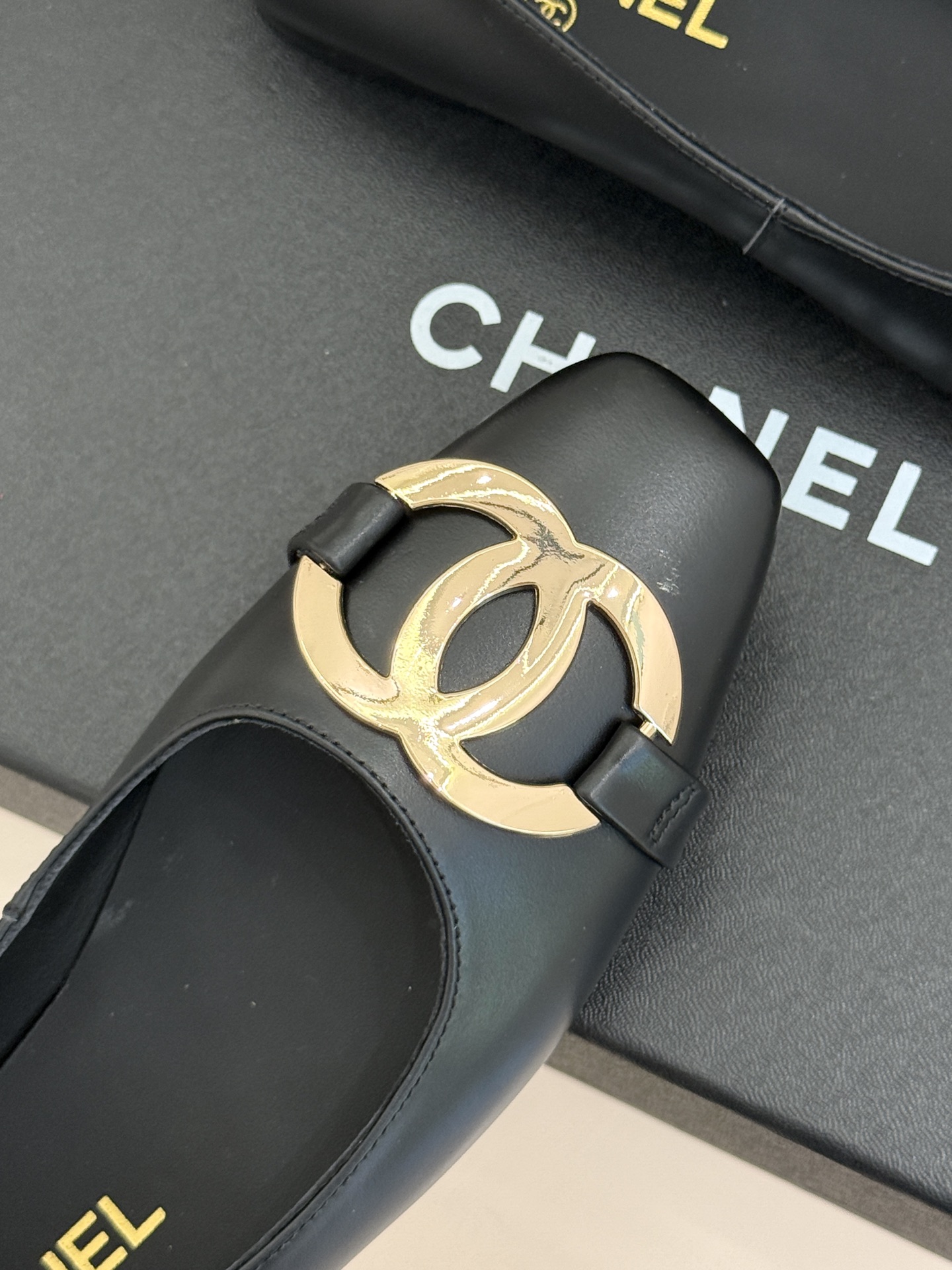 CHANE*|小香26M新品走秀金属大双C扣方头平底单鞋Chanel 走秀金属大双C单鞋小香系列走秀王炸 CHANE*|小香26M新品走秀金属大双C扣方头平底单鞋Chanel 走秀金属大双C单鞋小香系列走秀王炸