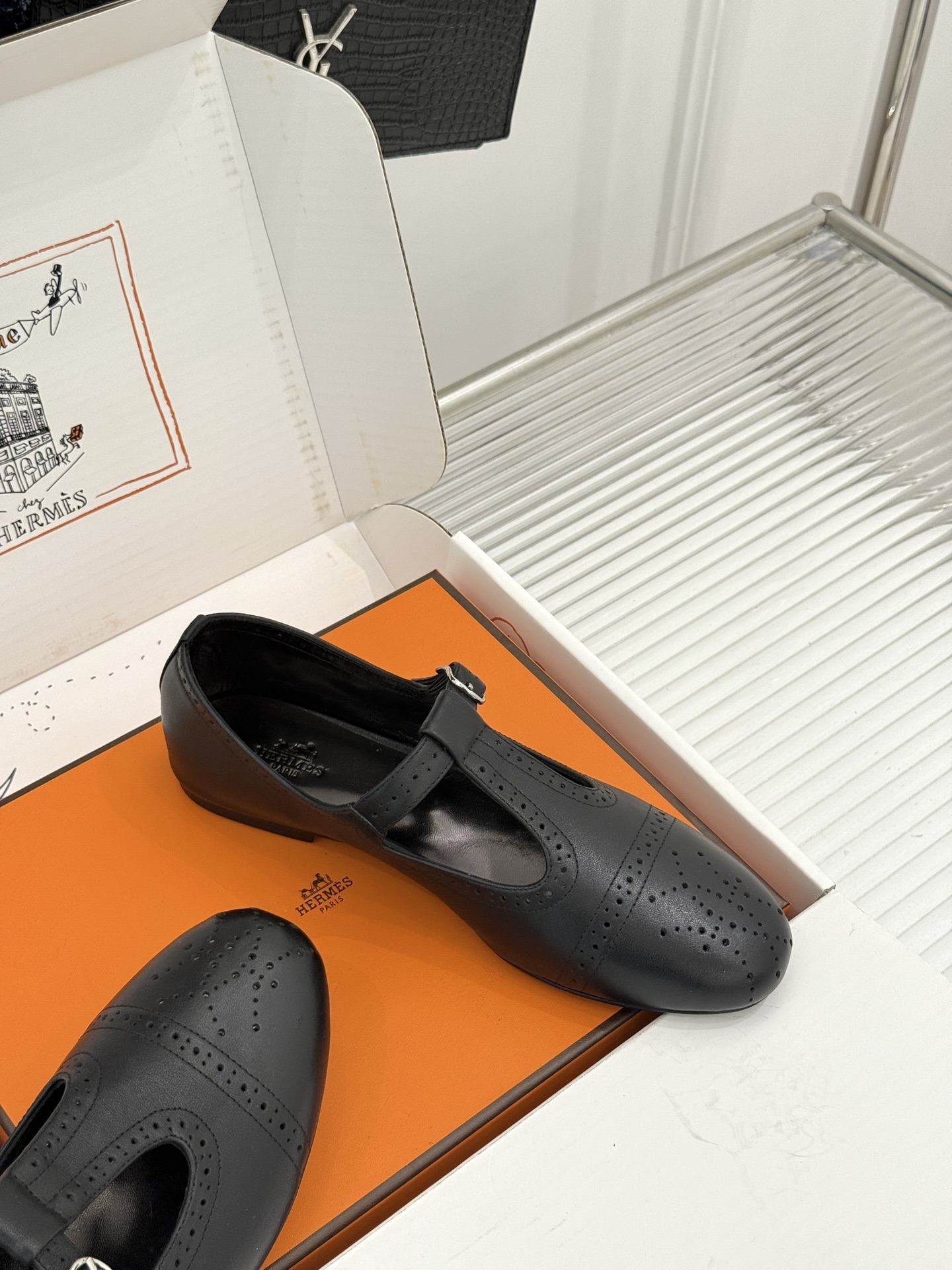 Hermès/爱马仕26WF新品法式复古T字带镂空雕花玛丽珍鞋手工镂空雕花巧夺天工T字带勾勒纤细足背线圆 Hermès/爱马仕26WF新品法式复古T字带镂空雕花玛丽珍鞋手工镂空雕花巧夺天工T字带勾勒纤细足背线圆