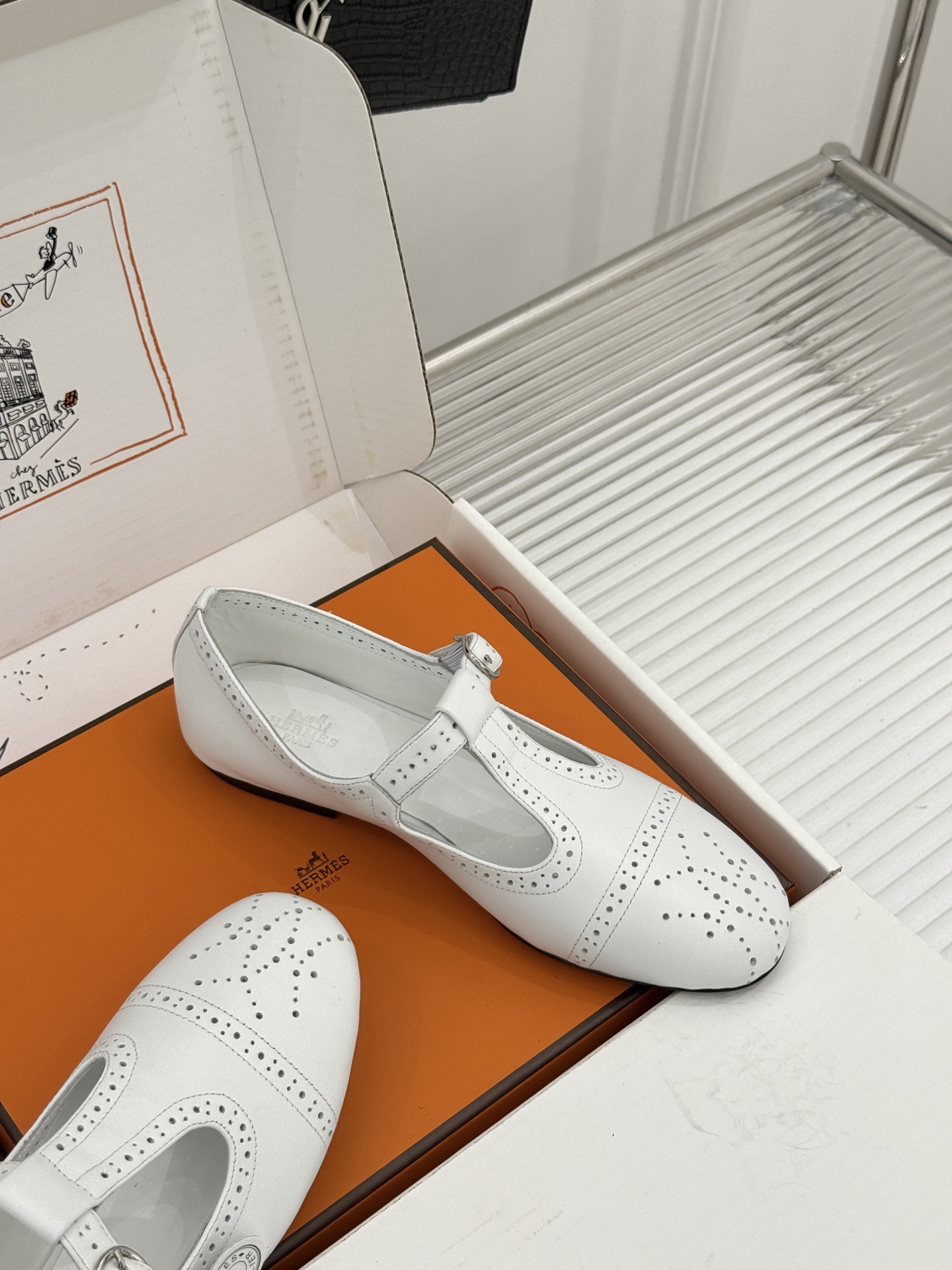 Hermès/爱马仕26WF新品法式复古T字带镂空雕花玛丽珍鞋手工镂空雕花巧夺天工T字带勾勒纤细足背线圆 Hermès/爱马仕26WF新品法式复古T字带镂空雕花玛丽珍鞋手工镂空雕花巧夺天工T字带勾勒纤细足背线圆