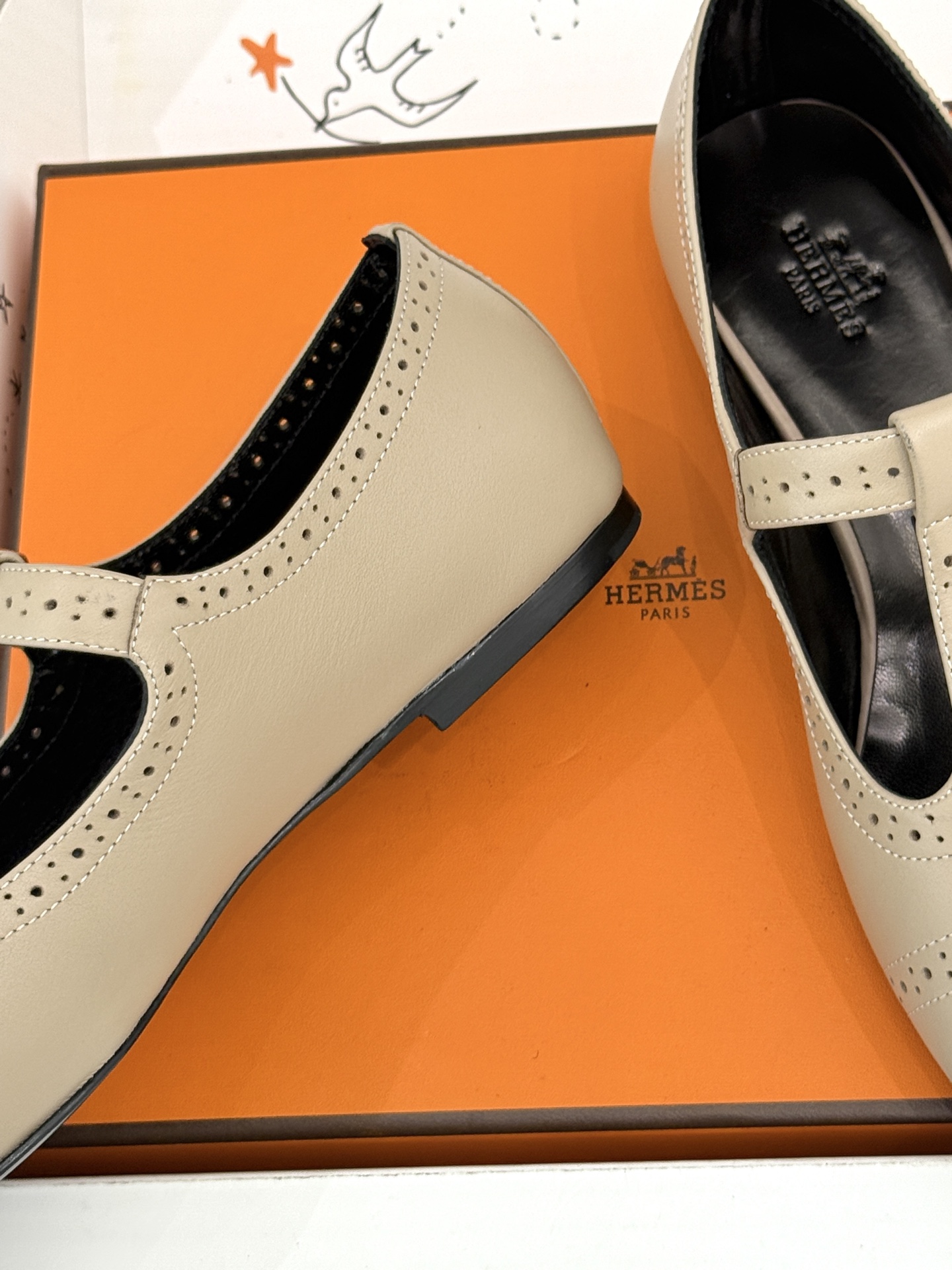 Hermès/爱马仕26WF新品法式复古T字带镂空雕花玛丽珍鞋手工镂空雕花巧夺天工T字带勾勒纤细足背线圆 Hermès/爱马仕26WF新品法式复古T字带镂空雕花玛丽珍鞋手工镂空雕花巧夺天工T字带勾勒纤细足背线圆