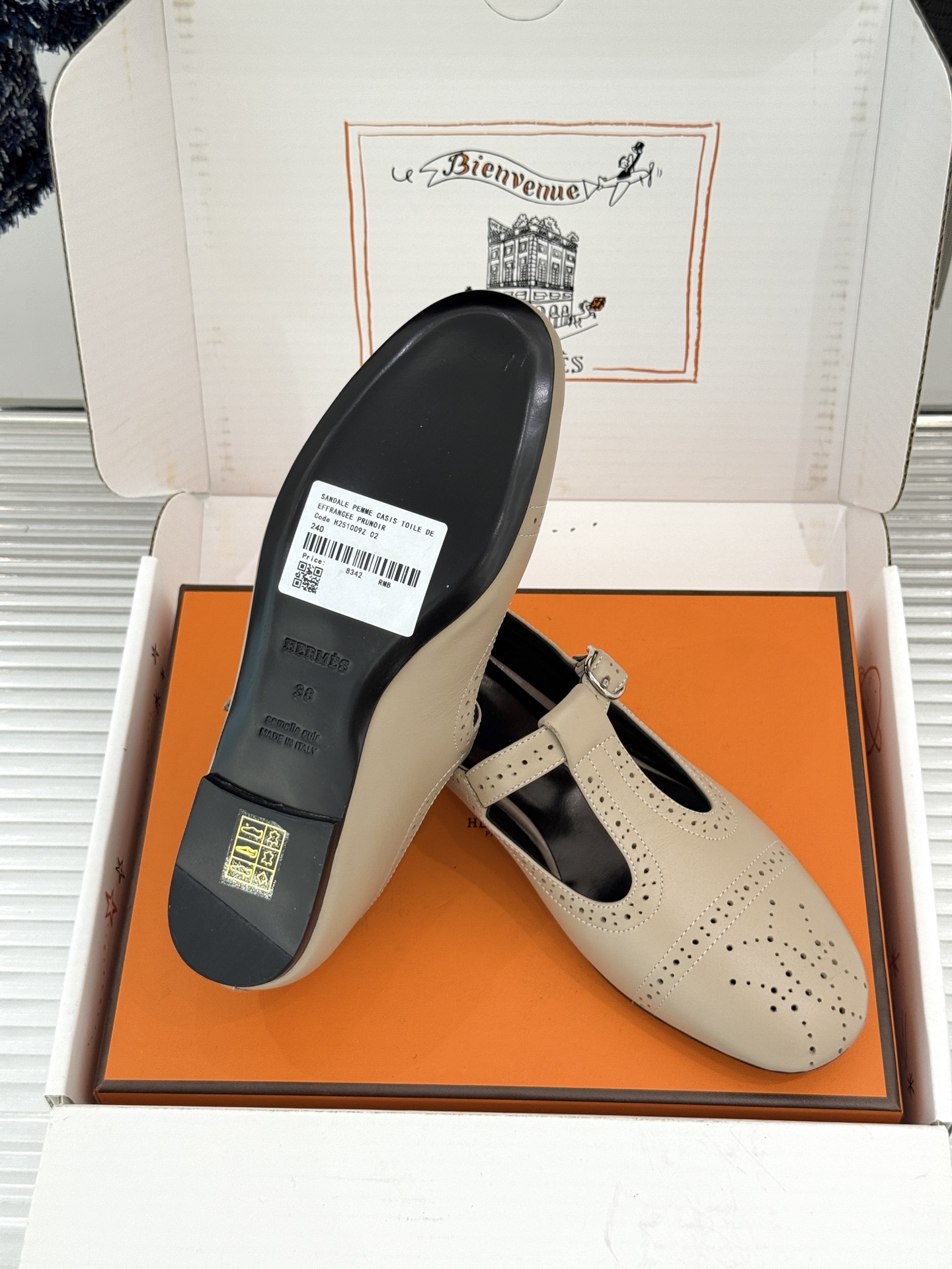 Hermès/爱马仕26WF新品法式复古T字带镂空雕花玛丽珍鞋手工镂空雕花巧夺天工T字带勾勒纤细足背线圆 Hermès/爱马仕26WF新品法式复古T字带镂空雕花玛丽珍鞋手工镂空雕花巧夺天工T字带勾勒纤细足背线圆