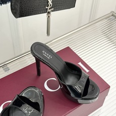 Gucci/古驰26WF新品极简一字带防水台高跟拖鞋极简一字带防水台拖鞋褪去繁复回归纯粹本真利落线条勾勒 Gucci/古驰26WF新品极简一字带防水台高跟拖鞋极简一字带防水台拖鞋褪去繁复回归纯粹本真利落线条勾勒
