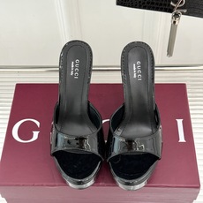 Gucci/古驰26WF新品极简一字带防水台高跟拖鞋极简一字带防水台拖鞋褪去繁复回归纯粹本真利落线条勾勒 Gucci/古驰26WF新品极简一字带防水台高跟拖鞋极简一字带防水台拖鞋褪去繁复回归纯粹本真利落线条勾勒
