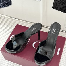 Gucci/古驰26WF新品极简一字带防水台高跟拖鞋极简一字带防水台拖鞋褪去繁复回归纯粹本真利落线条勾勒 Gucci/古驰26WF新品极简一字带防水台高跟拖鞋极简一字带防水台拖鞋褪去繁复回归纯粹本真利落线条勾勒