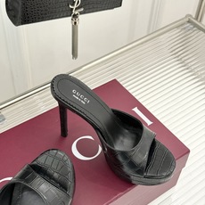 Gucci/古驰26WF新品极简一字带防水台高跟拖鞋极简一字带防水台拖鞋褪去繁复回归纯粹本真利落线条勾勒 Gucci/古驰26WF新品极简一字带防水台高跟拖鞋极简一字带防水台拖鞋褪去繁复回归纯粹本真利落线条勾勒