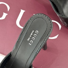 Gucci/古驰26WF新品极简一字带防水台高跟拖鞋极简一字带防水台拖鞋褪去繁复回归纯粹本真利落线条勾勒 Gucci/古驰26WF新品极简一字带防水台高跟拖鞋极简一字带防水台拖鞋褪去繁复回归纯粹本真利落线条勾勒