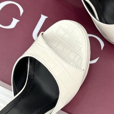 Gucci/古驰26WF新品极简一字带防水台高跟拖鞋极简一字带防水台拖鞋褪去繁复回归纯粹本真利落线条勾勒 Gucci/古驰26WF新品极简一字带防水台高跟拖鞋极简一字带防水台拖鞋褪去繁复回归纯粹本真利落线条勾勒