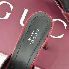 Gucci/古驰26WF新品极简一字带防水台高跟拖鞋极简一字带防水台拖鞋褪去繁复回归纯粹本真利落线条勾勒 Gucci/古驰26WF新品极简一字带防水台高跟拖鞋极简一字带防水台拖鞋褪去繁复回归纯粹本真利落线条勾勒