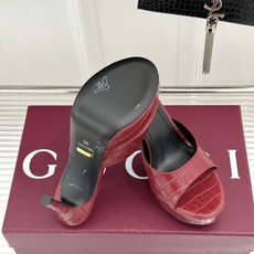 Gucci/古驰26WF新品极简一字带防水台高跟拖鞋极简一字带防水台拖鞋褪去繁复回归纯粹本真利落线条勾勒 Gucci/古驰26WF新品极简一字带防水台高跟拖鞋极简一字带防水台拖鞋褪去繁复回归纯粹本真利落线条勾勒