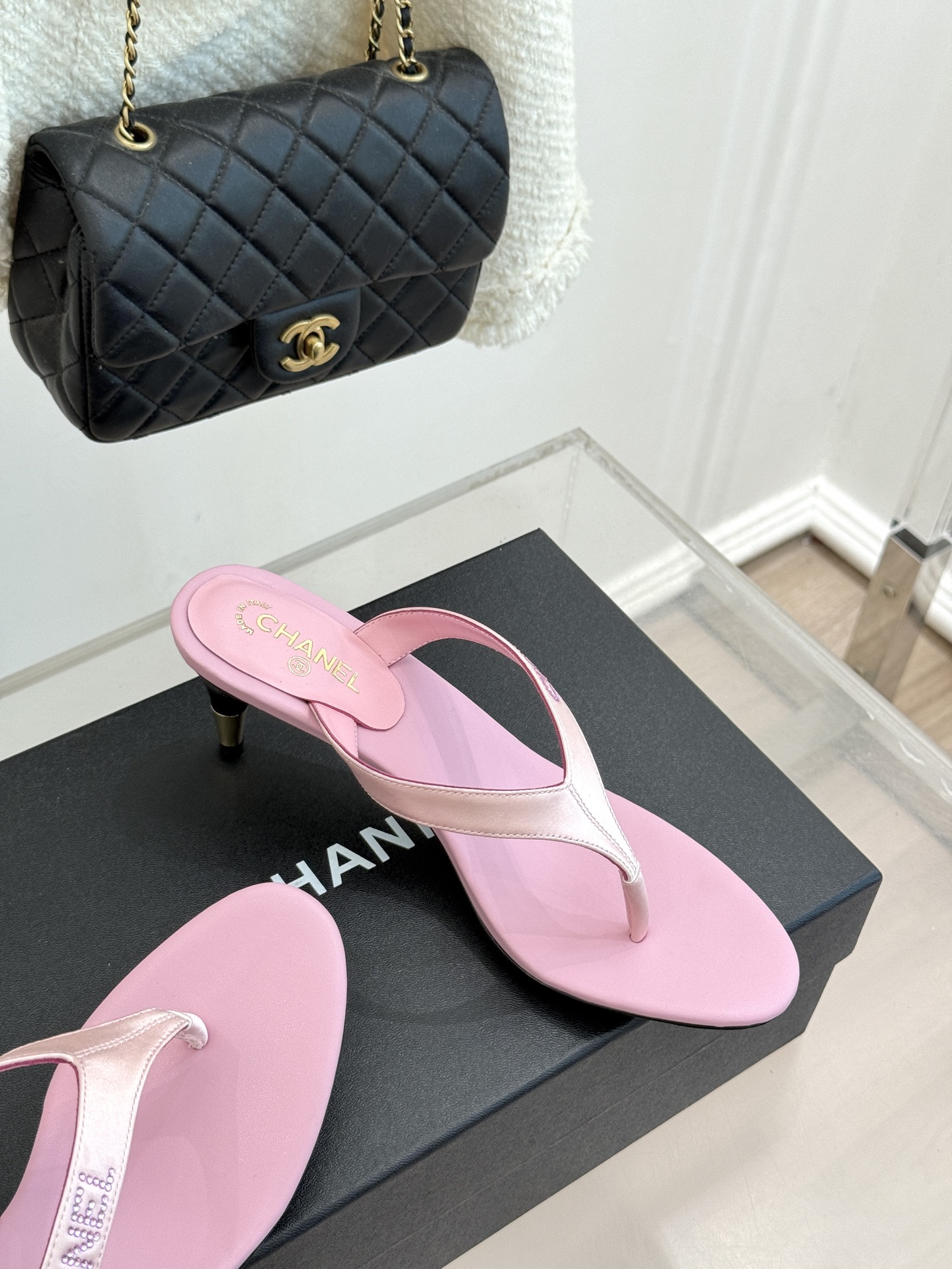 CHANE*|小香26S新品水钻字母金属跟高跟拖鞋夏日凉鞋天花板闪耀水钻字母镌刻经典细带勾勒纤细迷人足背 CHANE*|小香26S新品水钻字母金属跟高跟拖鞋夏日凉鞋天花板闪耀水钻字母镌刻经典细带勾勒纤细迷人足背