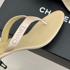 CHANE*|小香26S新品水钻字母金属跟高跟拖鞋夏日凉鞋天花板闪耀水钻字母镌刻经典细带勾勒纤细迷人足背 CHANE*|小香26S新品水钻字母金属跟高跟拖鞋夏日凉鞋天花板闪耀水钻字母镌刻经典细带勾勒纤细迷人足背