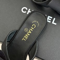 CHANE*|小香经典双C蝴蝶结夹脚平底人字拖鞋夏日的温柔贵气感皮面蝴蝶结轻落脚背双C金标藏着法式浪漫小 CHANE*|小香经典双C蝴蝶结夹脚平底人字拖鞋夏日的温柔贵气感皮面蝴蝶结轻落脚背双C金标藏着法式浪漫小