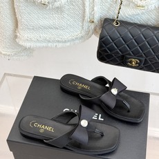 CHANE*|小香经典双C蝴蝶结夹脚平底人字拖鞋夏日的温柔贵气感皮面蝴蝶结轻落脚背双C金标藏着法式浪漫小 CHANE*|小香经典双C蝴蝶结夹脚平底人字拖鞋夏日的温柔贵气感皮面蝴蝶结轻落脚背双C金标藏着法式浪漫小