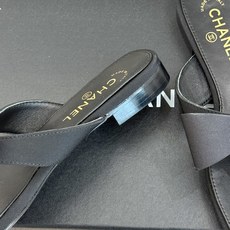 CHANE*|小香经典双C蝴蝶结夹脚平底人字拖鞋夏日的温柔贵气感皮面蝴蝶结轻落脚背双C金标藏着法式浪漫小 CHANE*|小香经典双C蝴蝶结夹脚平底人字拖鞋夏日的温柔贵气感皮面蝴蝶结轻落脚背双C金标藏着法式浪漫小