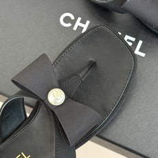 CHANE*|小香经典双C蝴蝶结夹脚平底人字拖鞋夏日的温柔贵气感皮面蝴蝶结轻落脚背双C金标藏着法式浪漫小 CHANE*|小香经典双C蝴蝶结夹脚平底人字拖鞋夏日的温柔贵气感皮面蝴蝶结轻落脚背双C金标藏着法式浪漫小