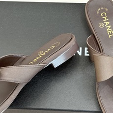 CHANE*|小香经典双C蝴蝶结夹脚平底人字拖鞋夏日的温柔贵气感皮面蝴蝶结轻落脚背双C金标藏着法式浪漫小 CHANE*|小香经典双C蝴蝶结夹脚平底人字拖鞋夏日的温柔贵气感皮面蝴蝶结轻落脚背双C金标藏着法式浪漫小